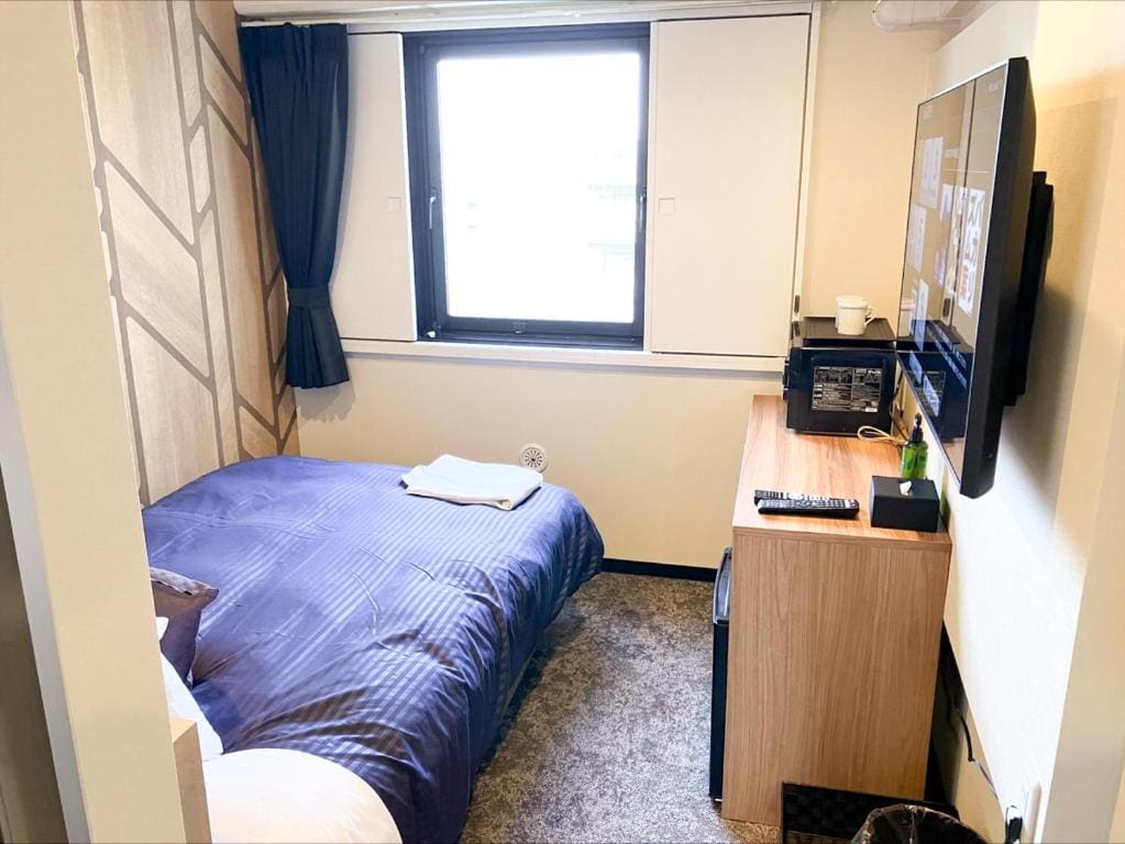 Double Room with Small Double Bed - Smoking room - Image 1