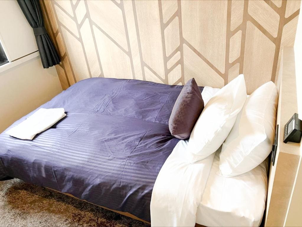 Double Room with Small Double Bed - Smoking room - Image 2