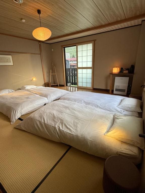 Quadruple Room with Mountain View room - Image 1