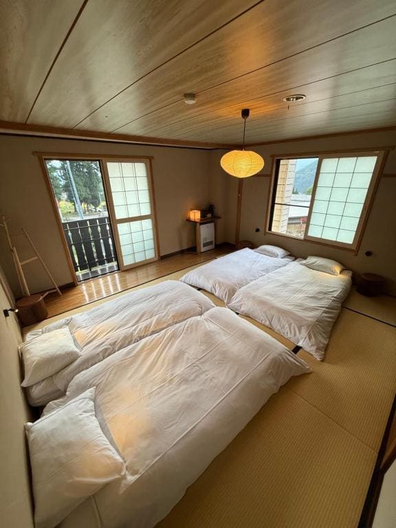 Quadruple Room with Mountain View room - Image 2