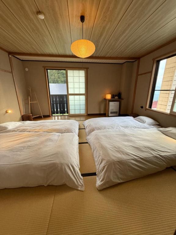 Quadruple Room with Mountain View room - Image 3