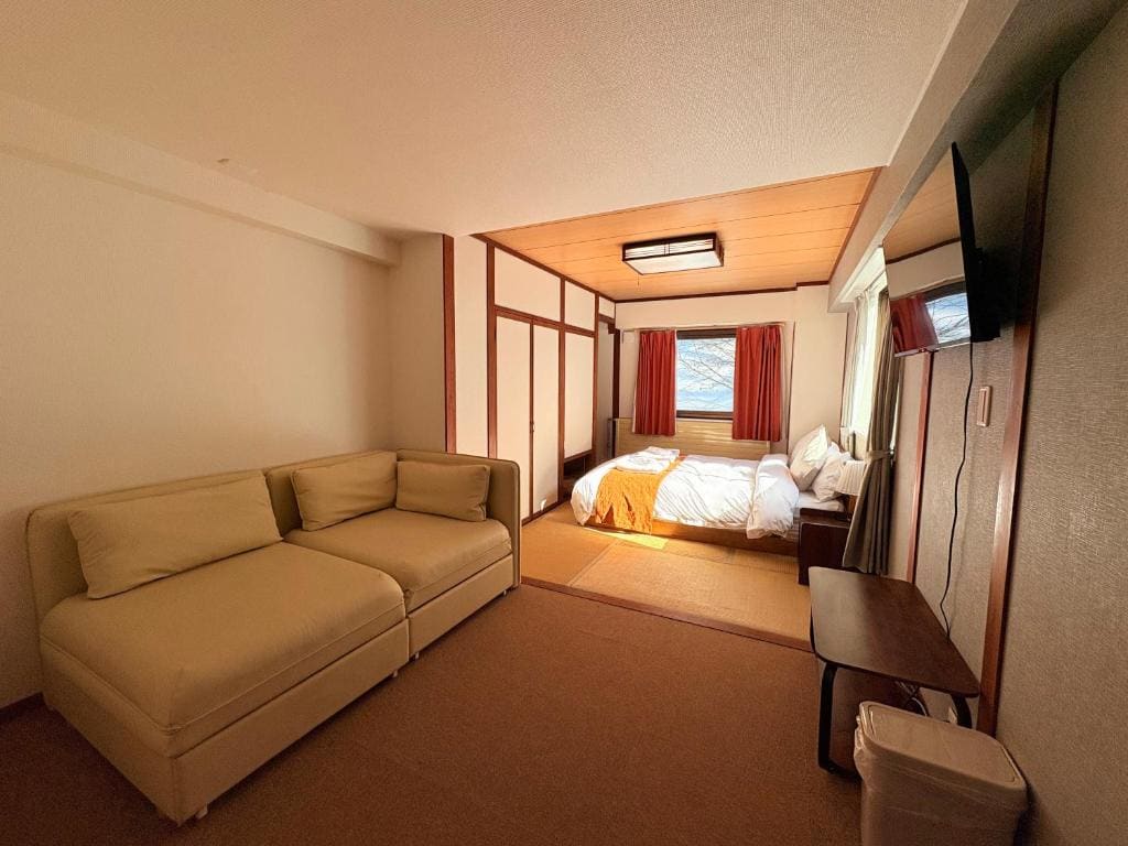 Family Room room - Image 3