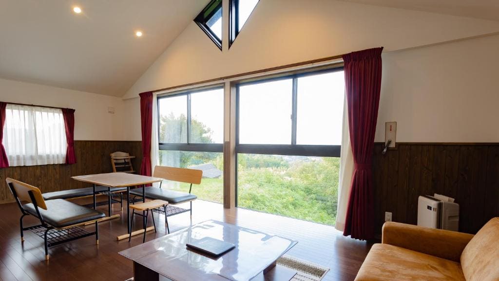 Two-Bedroom Cottage with Lake View (8 Adults) room - Image 3