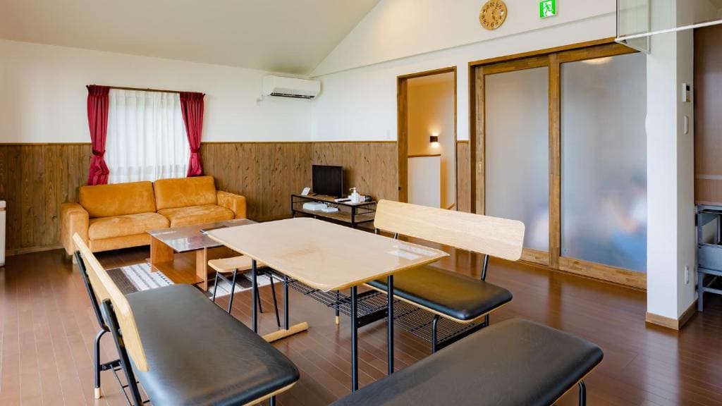 Two-Bedroom Cottage with Lake View (8 Adults) room - Image 1