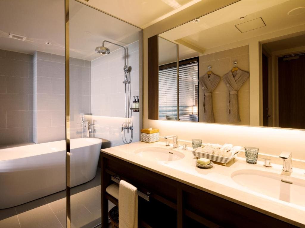 Luxury Harbor View - with Club service room - Image 3
