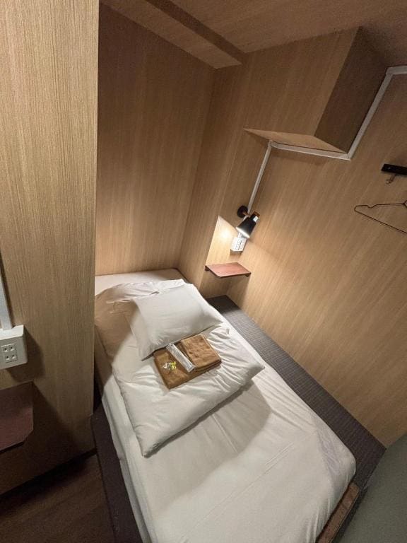 Single Bed in Dormitory Room room - Image 1