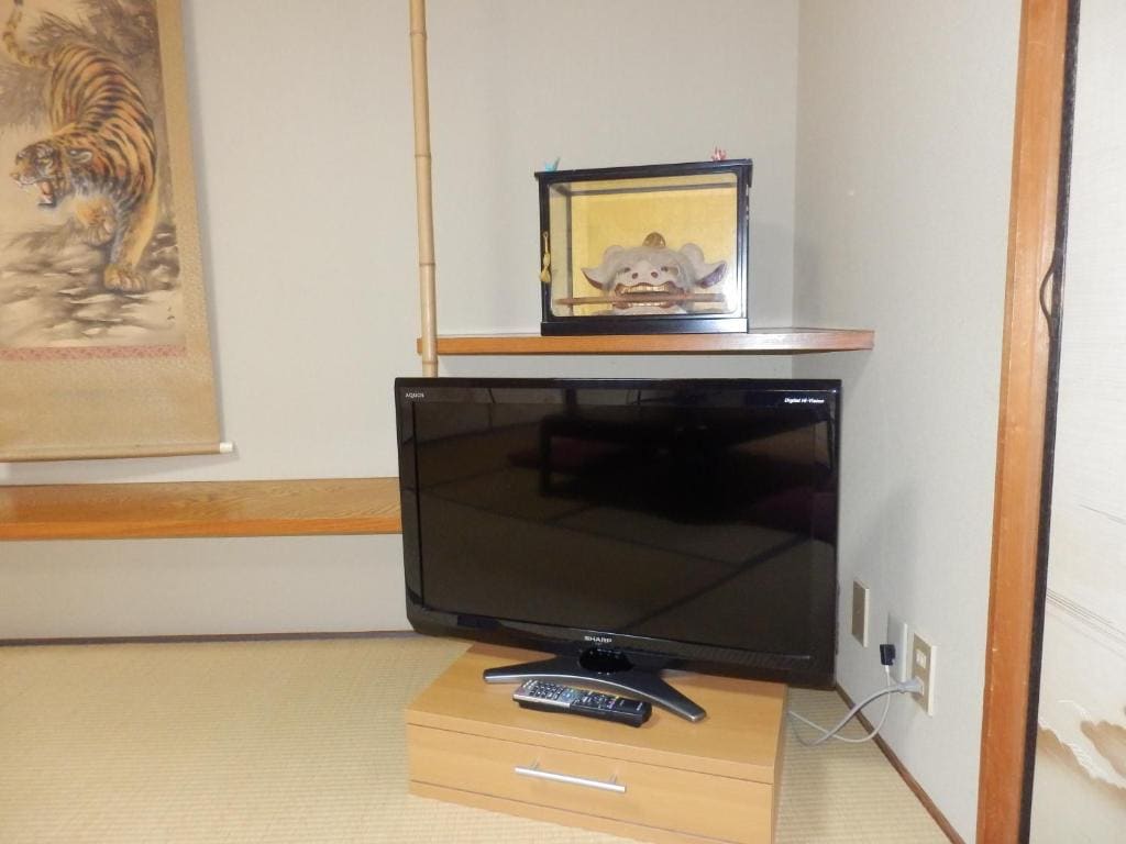 Japanese-Style Family Room room - Image 2