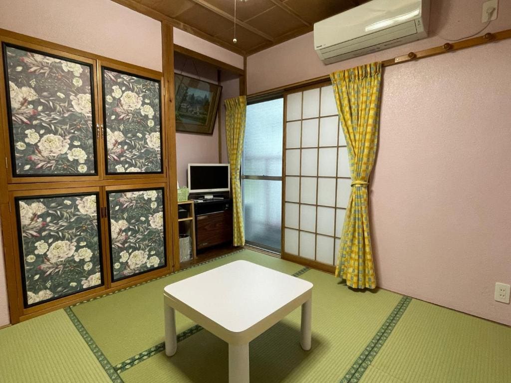 Japanese-Style Economy Room with Shared Bathroom - Non-Smoking room - Image 1