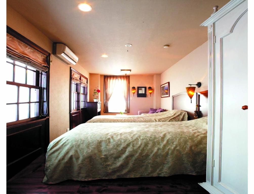 Twin Room with Shared Bathroom - Non-Smoking room - Image 3