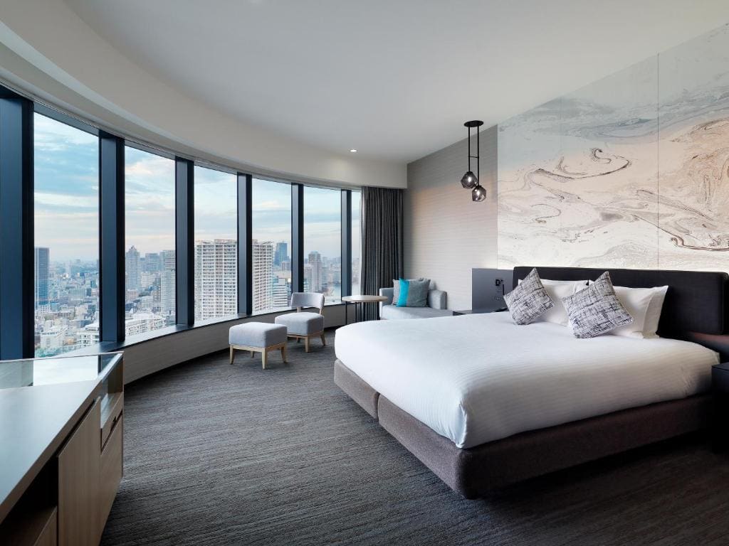 Executive Corner King Room with View Bath - Non-Smoking room - Image 1