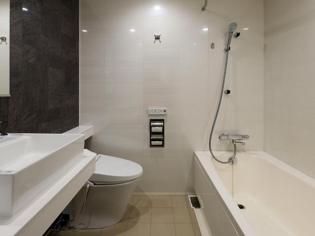 Superior Triple Room room - Image 2