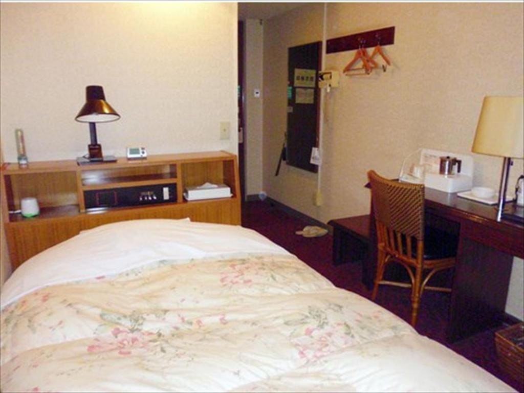 Twin Room - Smoking room - Image 3