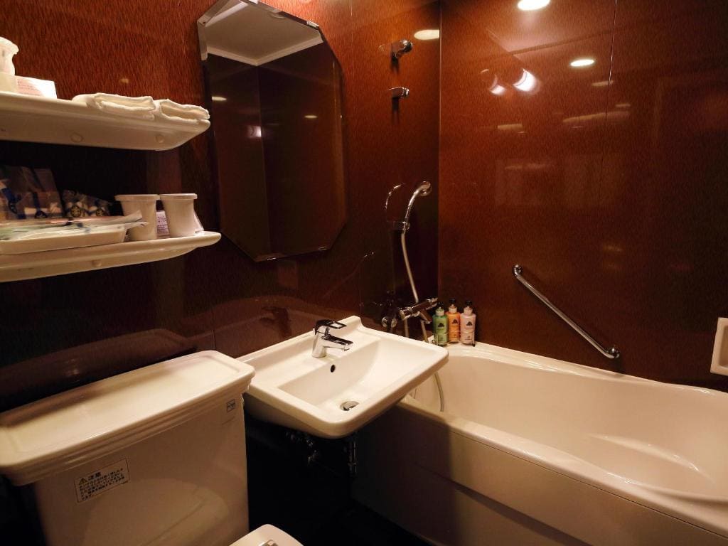 Double Room with Small Double Bed (1 Adult) - Non-Smoking room - Image 2
