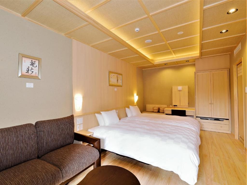 Twin Room with Private Bathroom room - Image 1