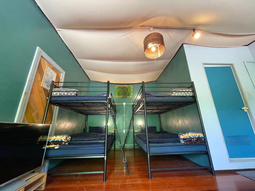 Quadruple Room with Private Bathroom room - Image 1