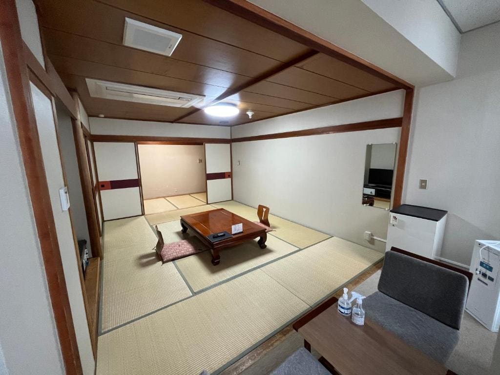 Japanese-Style Deluxe Room room - Image 2