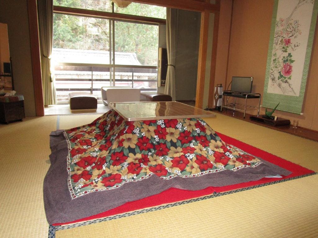 Japanese-Style Room with Shared Bath room - Image 2