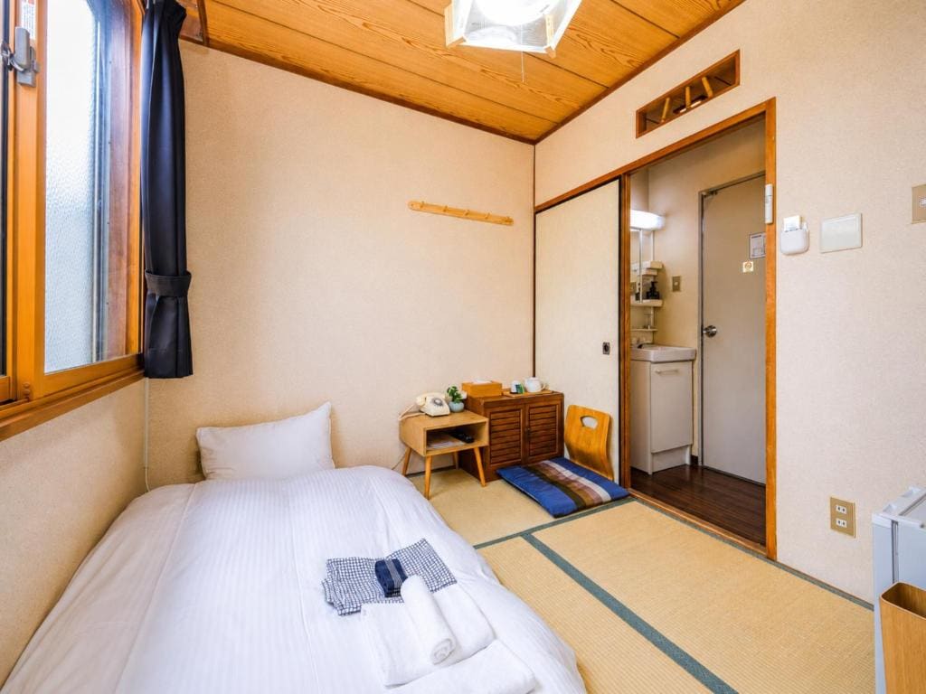 Small Single Room room - Image 2