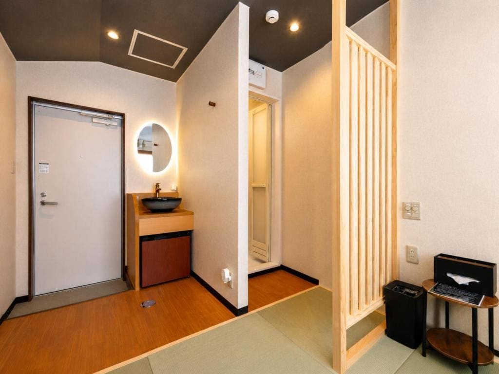 Single Room with Shower room - Image 2