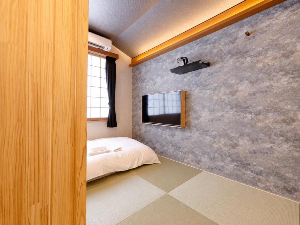 Single Room with Shower room - Image 3