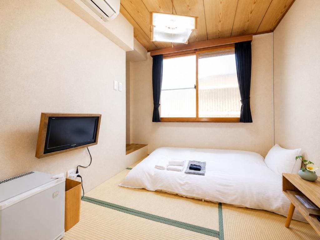 Small Single Room room - Image 1