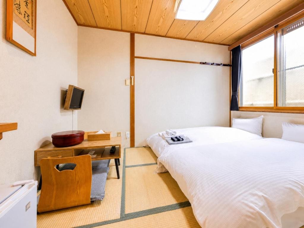 Small Twin Room room - Image 2