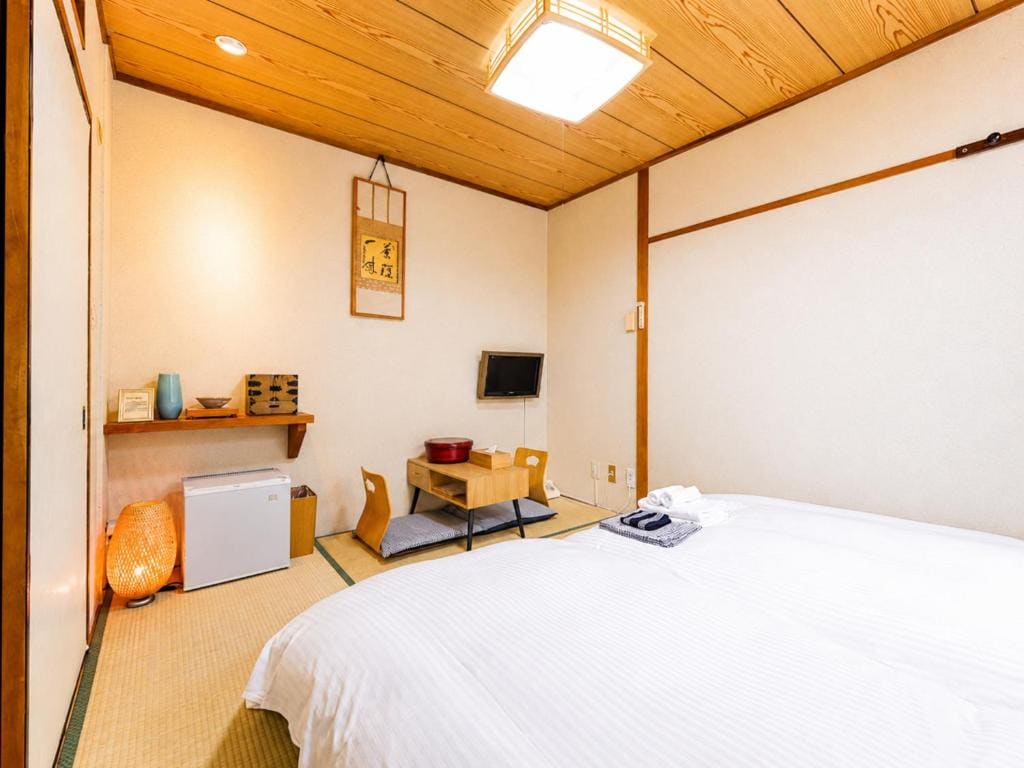 Small Twin Room room - Image 1