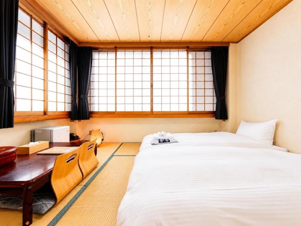 Twin Room with Private Bathroom room - Image 3