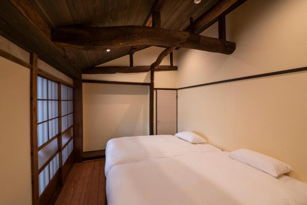 Deluxe Quadruple Room room - Image 1