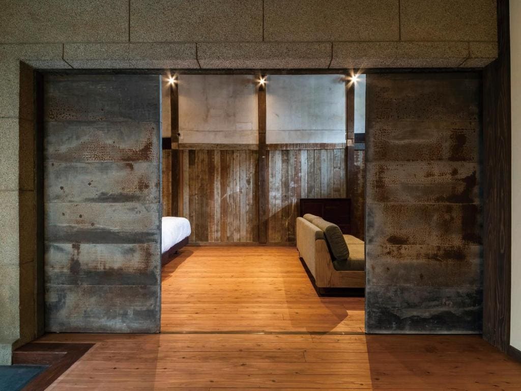 Twin Room with Bathroom room - Image 2