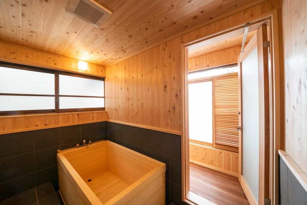 Deluxe Quadruple Room room - Image 3