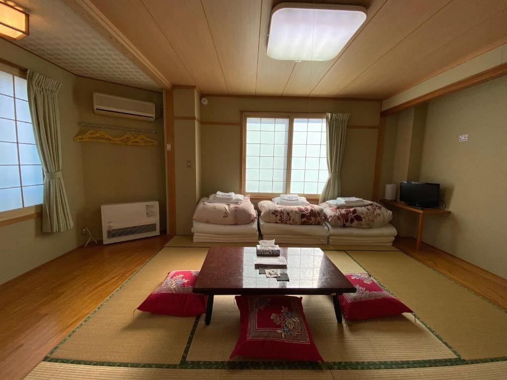 Japanese-Style Triple Room with Private Toilet and Shared Bathroom room - Image 2