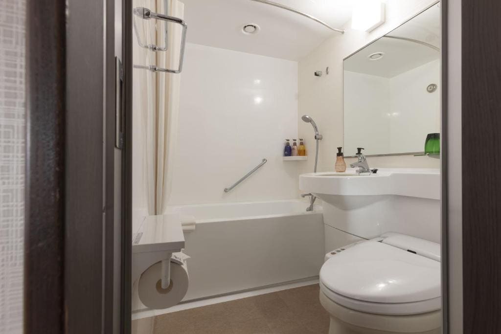 Small Twin Room - Non Smoking room - Image 1