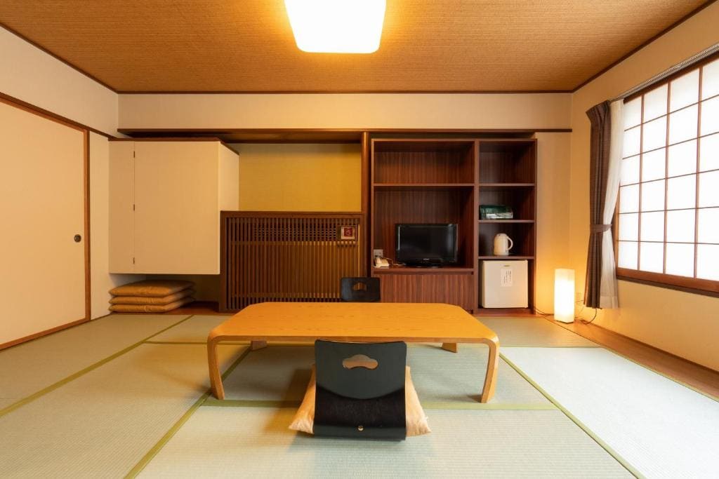 Standard Japanese-Western-Style-Room 48 sqm - Shared Bathroom - Non-Smoking room - Image 3