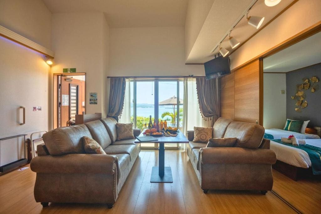 Family Room room - Image 2