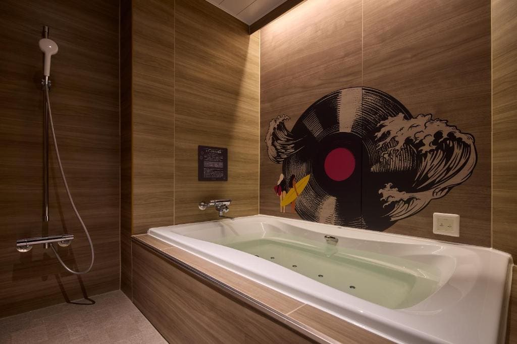 Deluxe Double Room with Bath room - Image 3