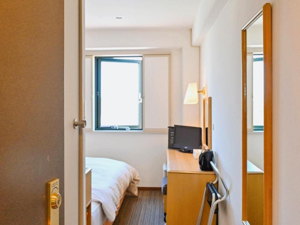 Standard Double Room with Small Double Bed - Non-Smoking room - Image 3