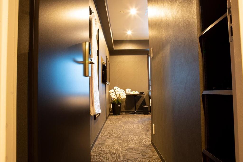 Single Room with Private Bathroom room - Image 2