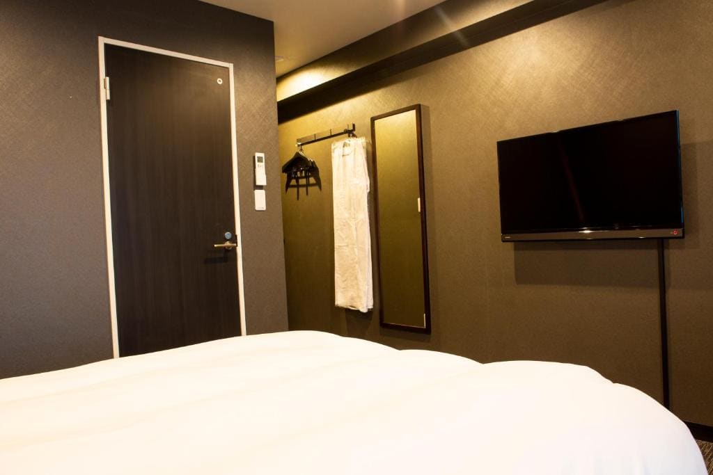 Single Room with Private Bathroom room - Image 1