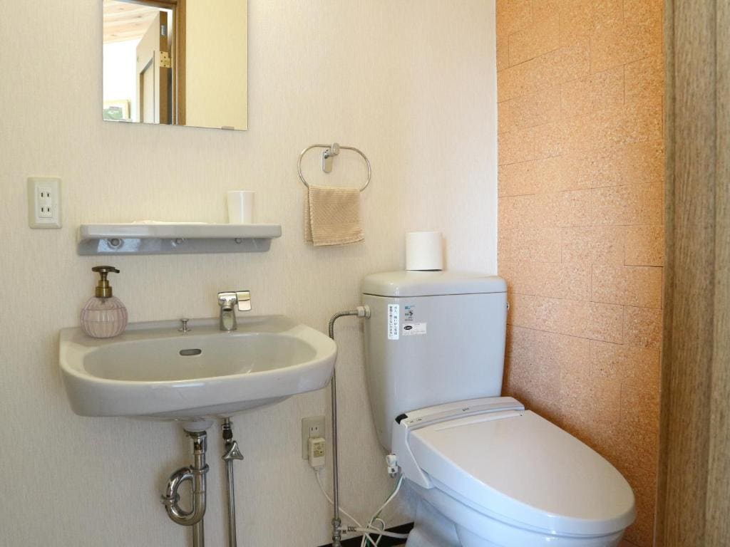Room with Tatami Area with Shared Bathroom- Non-Smoking room - Image 3