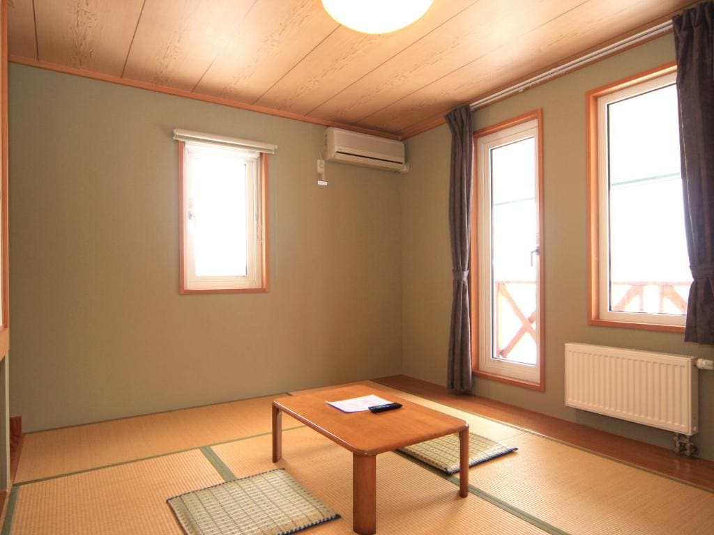 Room with Tatami Area with Shared Bathroom- Non-Smoking room - Image 2