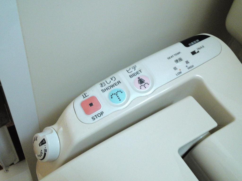Twin Room with Private Bathroom - Non-Smoking room - Image 2