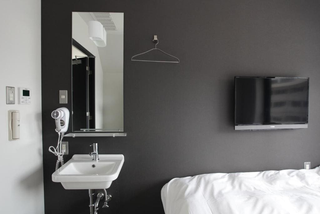 Double Room with Shared Bathroom room - Image 3