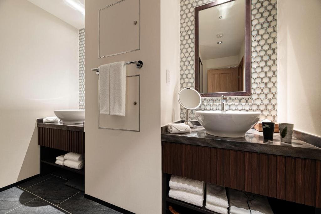 Japanese-Style Double Room with Two Double Beds room - Image 2