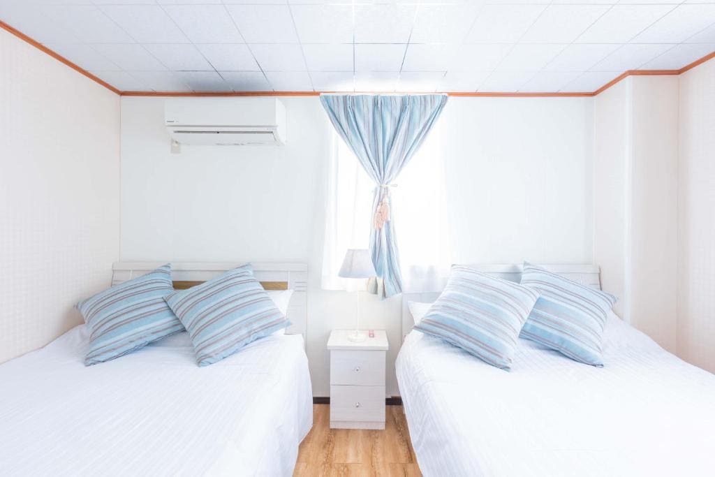 Deluxe Family Suite room - Image 3