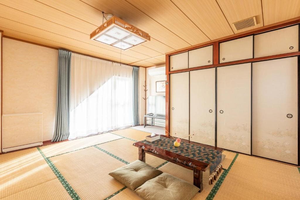 Family Room with Balcony room - Image 3