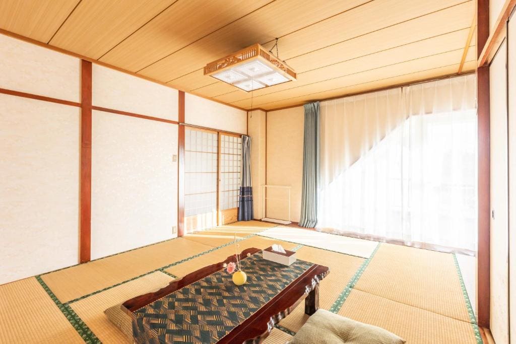 Family Room with Balcony room - Image 2