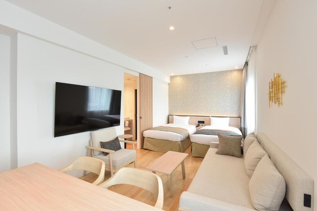 Deluxe Twin Room - Non-Smoking room - Image 3