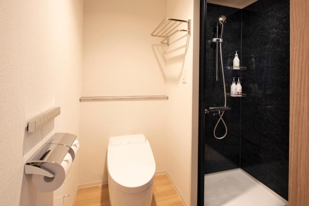 Standard Double with Shower - Non-Smoking room - Image 3