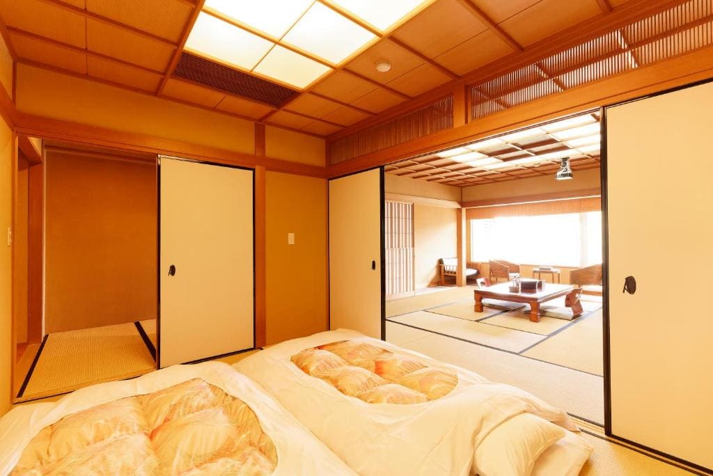 Family Room with Private Bathroom room - Image 3